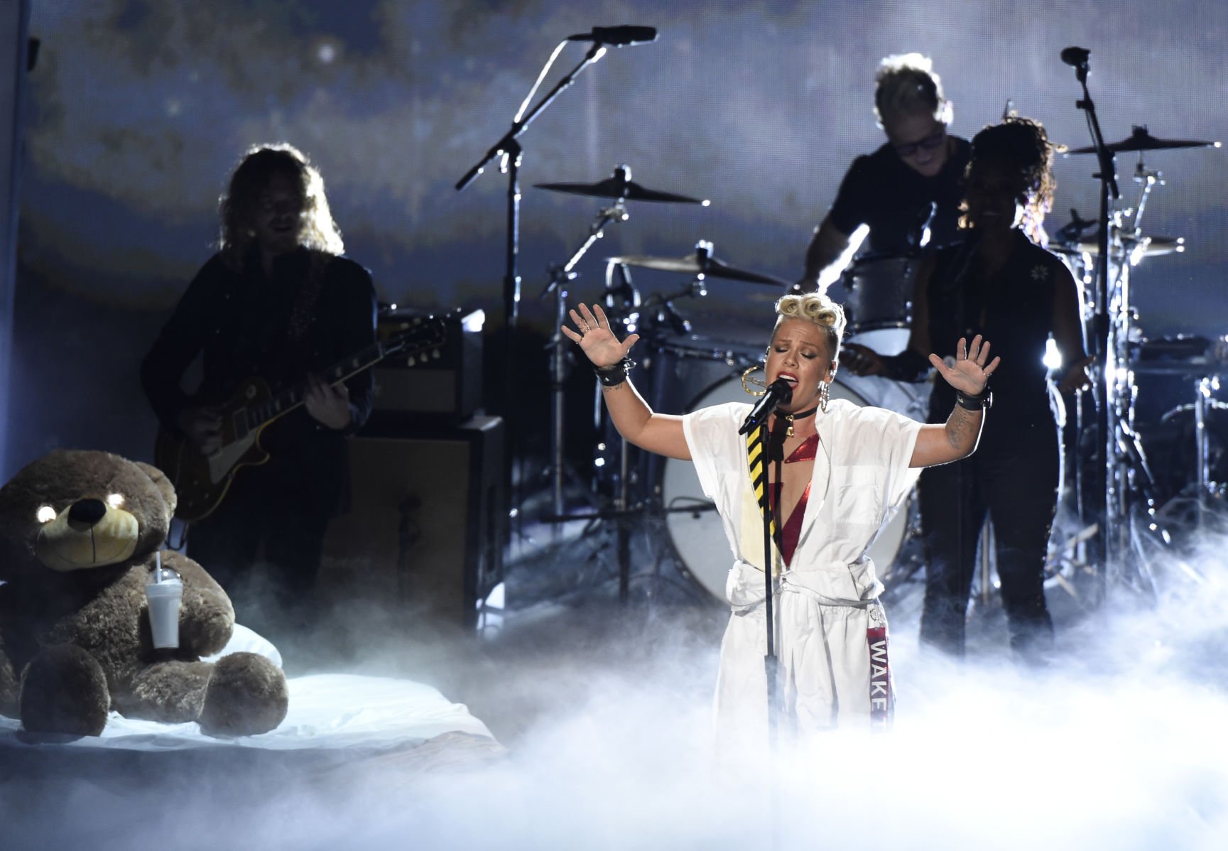 2017 MTV Video Music Awards - Show